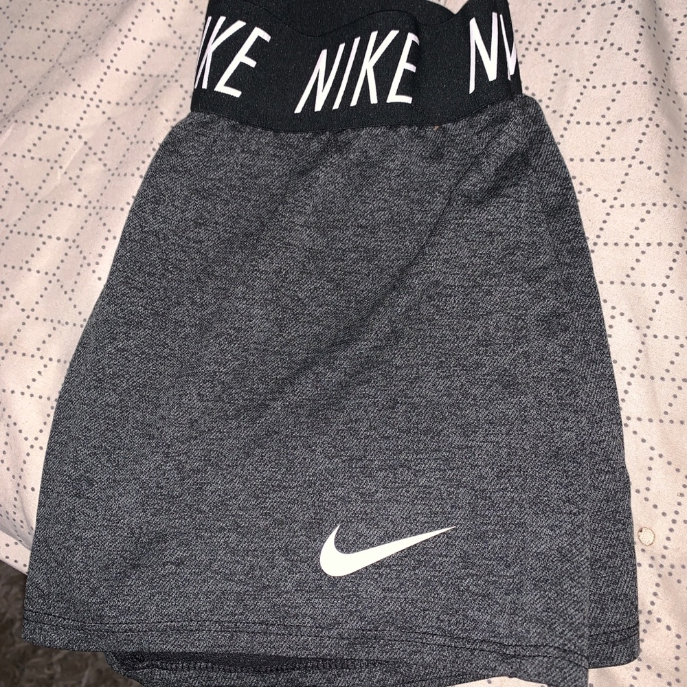 NIKE Girls Dri Fit Booty Shorts Size Large